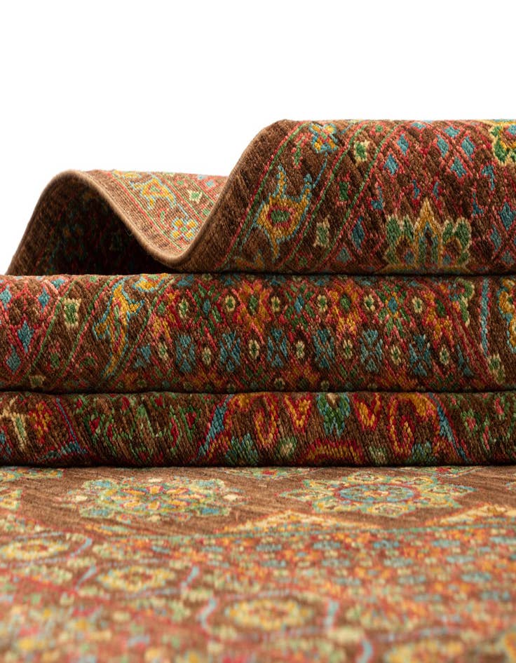 Detail image of  5' 7 x 7' 6 Amina Rug