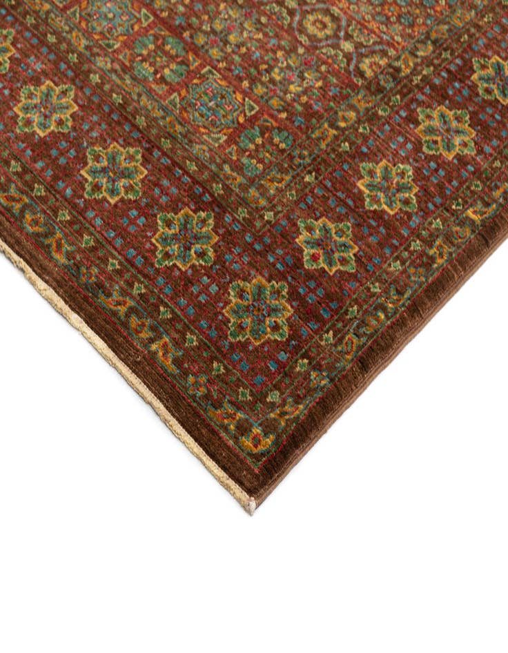 Detail image of  5' 7 x 7' 6 Amina Rug