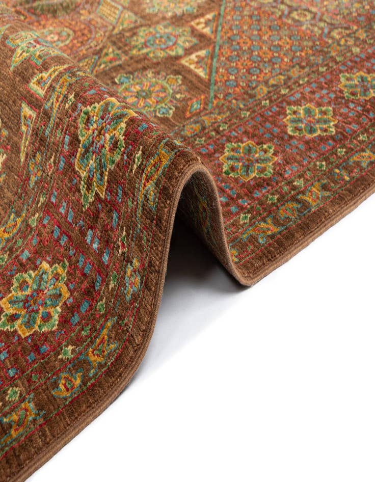 Detail image of  5' 7 x 7' 6 Amina Rug