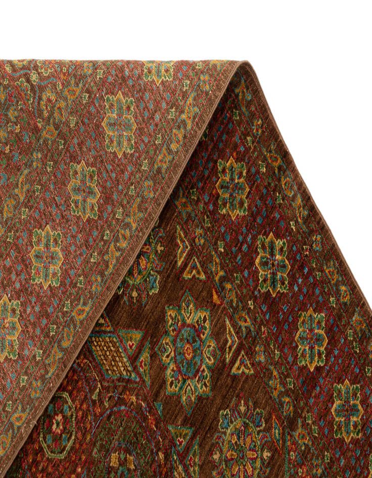 Detail image of  5' 7 x 7' 6 Amina Rug