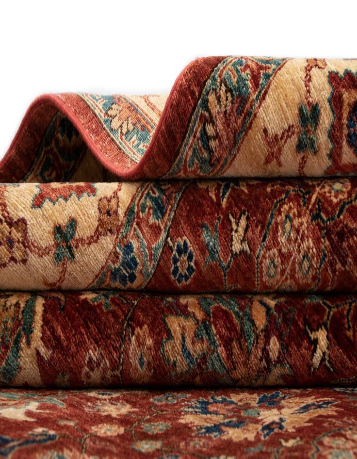 Detail image of  5' 5 x 7' 9 Sara Rug