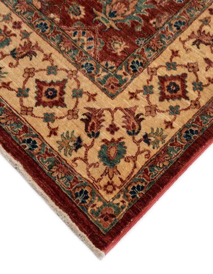 Detail image of  5' 5 x 7' 9 Sara Rug