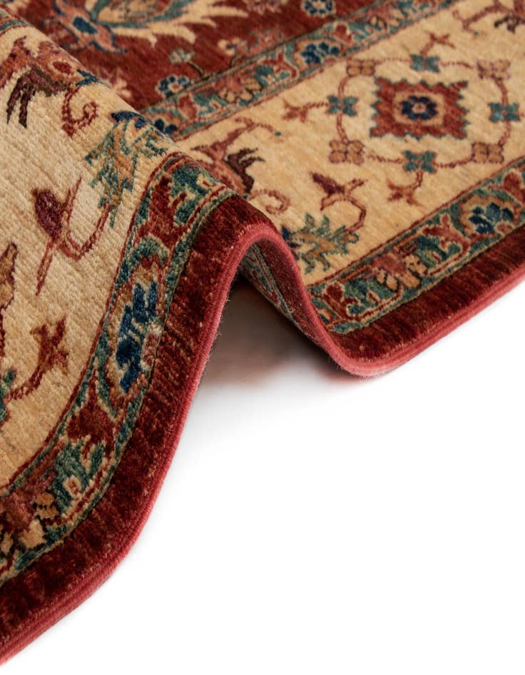 Detail image of  5' 5 x 7' 9 Sara Rug