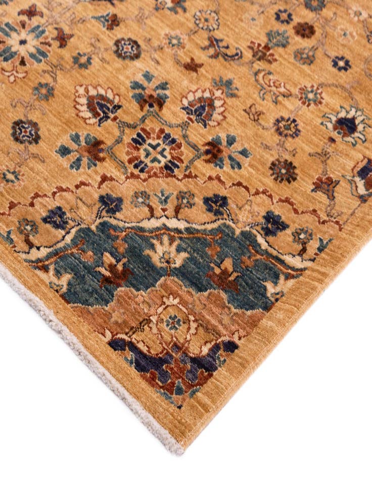 Detail image of  5' 8 x 7' 11 Sara Rug