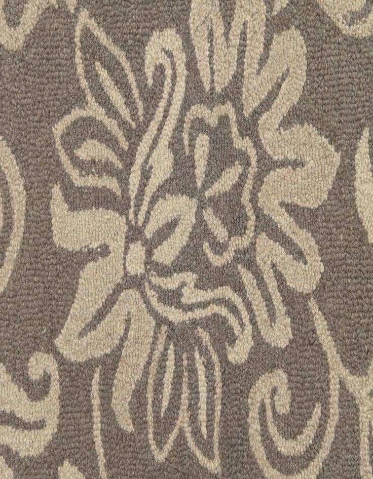 Detail image of  5' 1 x 8' Agra Wool Rug