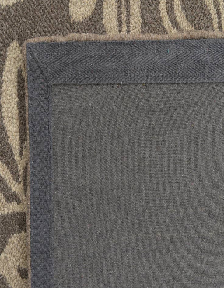 Detail image of  5' 1 x 8' Agra Wool Rug