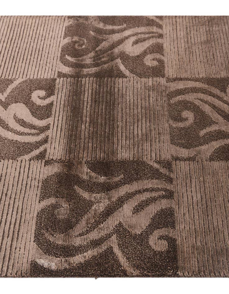 Detail image of  2' 8 x 4' 11  Hand Knotted Darya Wool Rug