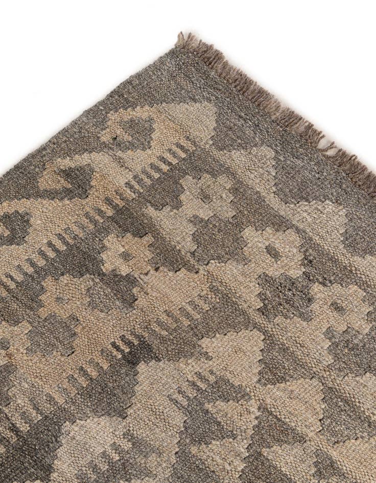 Detail image of  4' 1 x 5' 10  Hand Woven Kilim Maymana Wool Rug