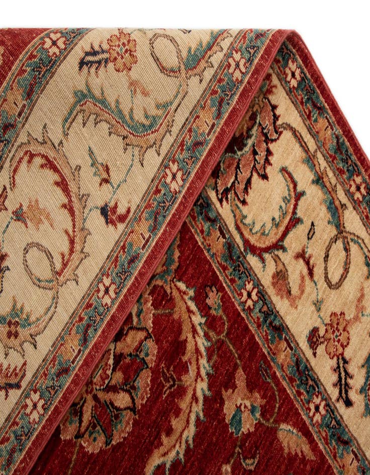 Detail image of  5' 8 x 7' 6 Sara Rug