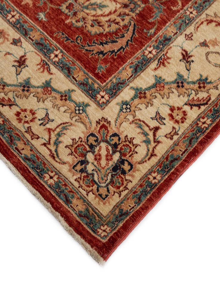 Detail image of  5' 8 x 7' 6 Sara Rug