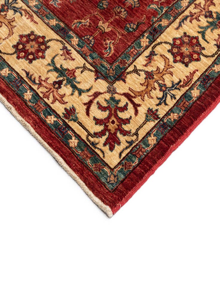 Detail image of  5' 7 x 8' Sara Rug