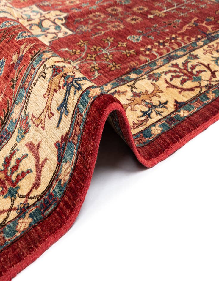 Detail image of  5' 7 x 8' Sara Rug