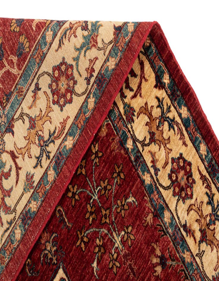 Detail image of  5' 7 x 8' Sara Rug