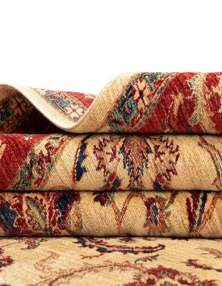 Detail image of  5' 7 x 7' 7 Sara Rug