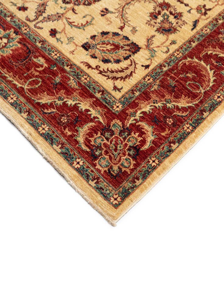 Detail image of  5' 7 x 7' 7 Sara Rug