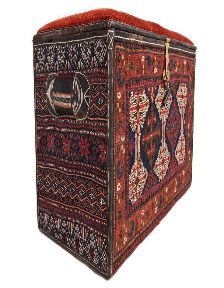 Detail image of  1' 7 x 3'  Hand Knotted Furniture Trunk