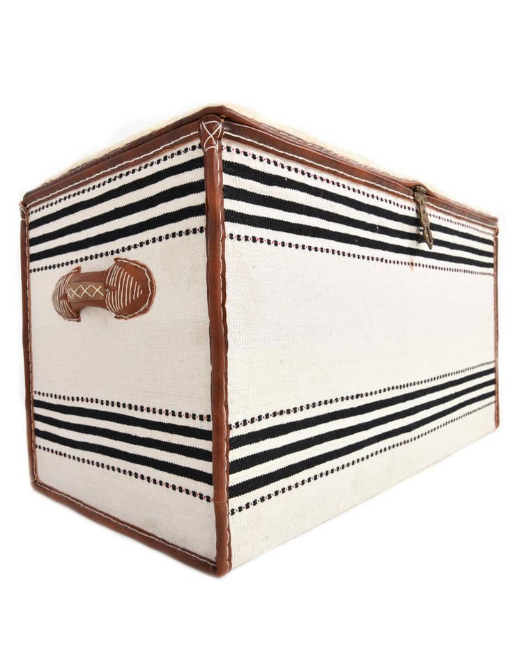 Detail image of  1' 6 x 3' 1  Hand Knotted Furniture Trunk