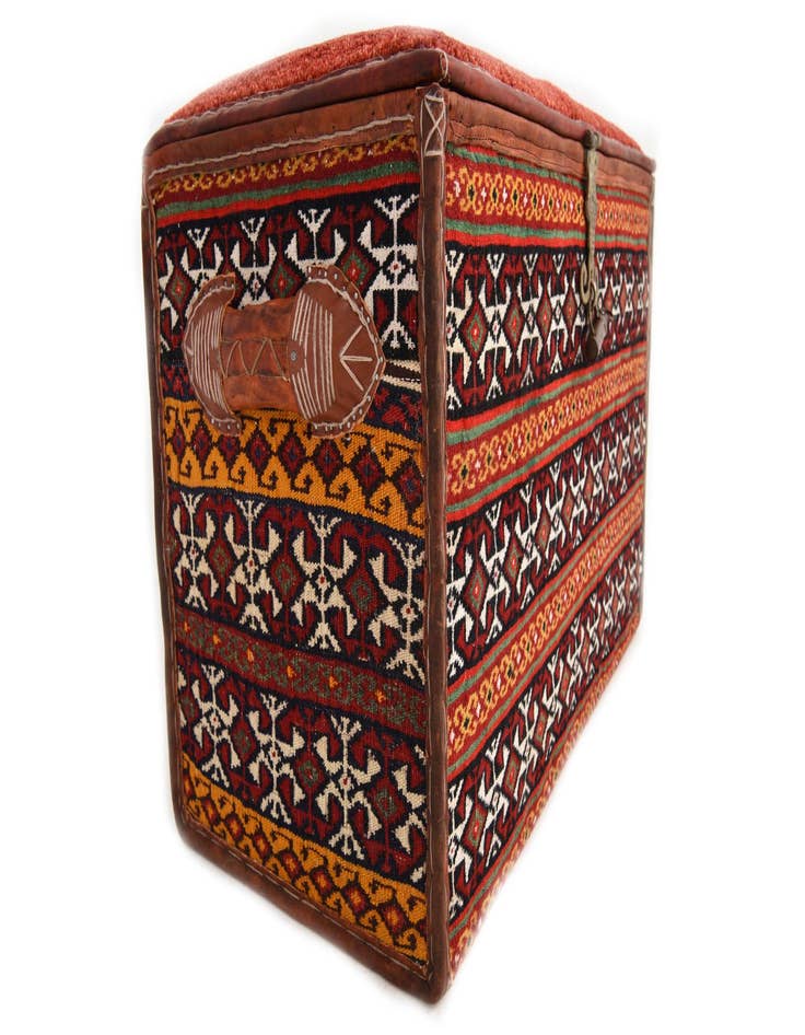 Detail image of 1' 3 x 2' 5 Hand Knotted Furniture Trunk