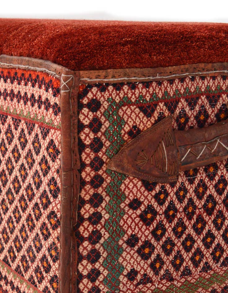 Detail image of  1' 4 x 3'  Hand Knotted Furniture Trunk
