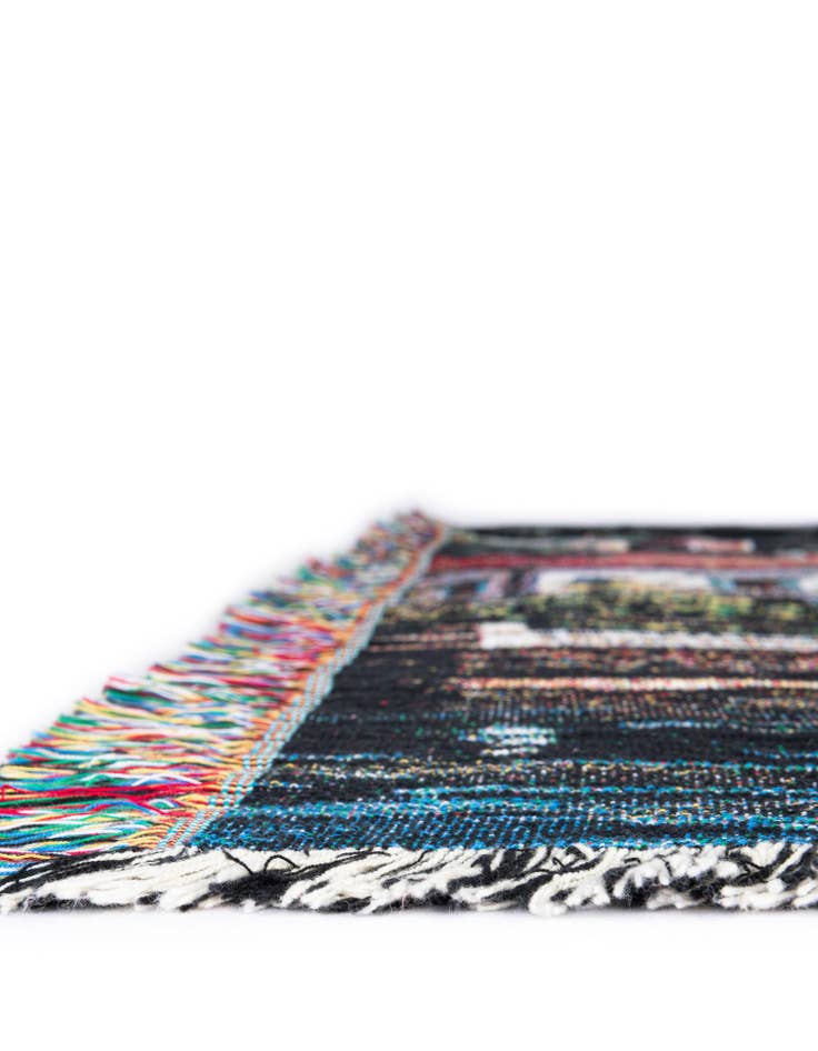 Detail image of 4' 6 x 6' The Lenno Shore Throw Blanket