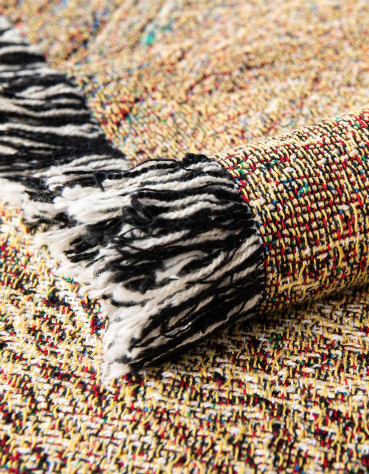 Detail image of 4' 6 x 6' King Of The Pride Throw Blanket