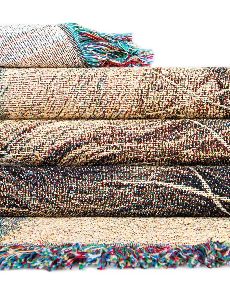 Detail image of 4' 6 x 6' King Of The Pride Throw Blanket