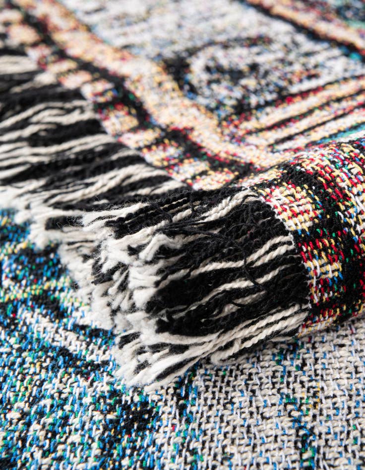 Detail image of 4' 6 x 6' New Discoveries Throw Blanket