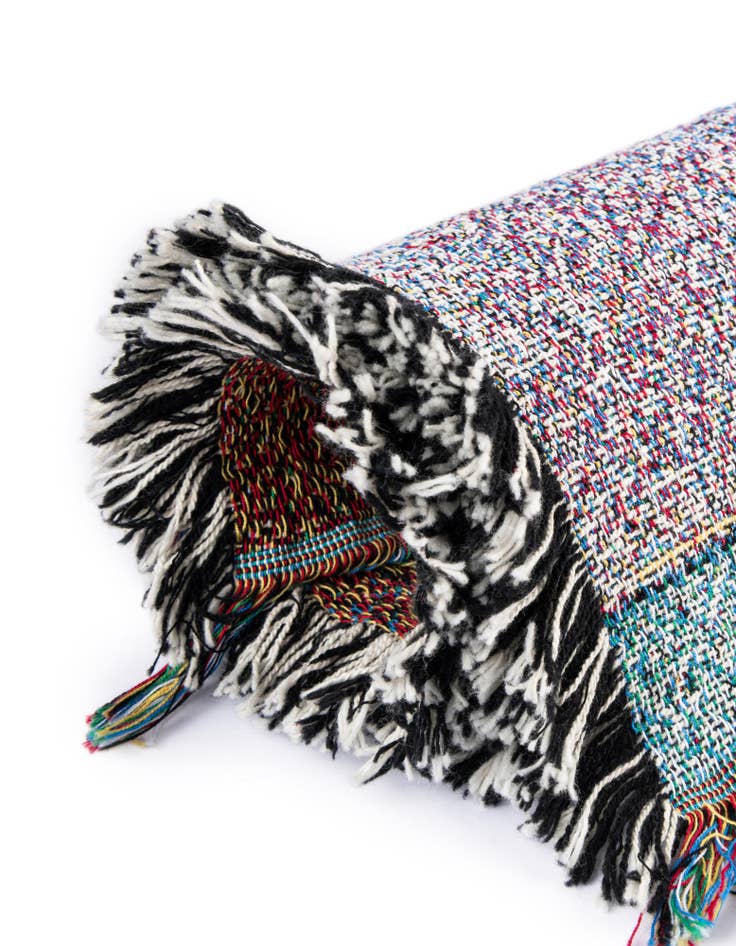 Detail image of 4' 6 x 6' Bay Regatta Throw Blanket