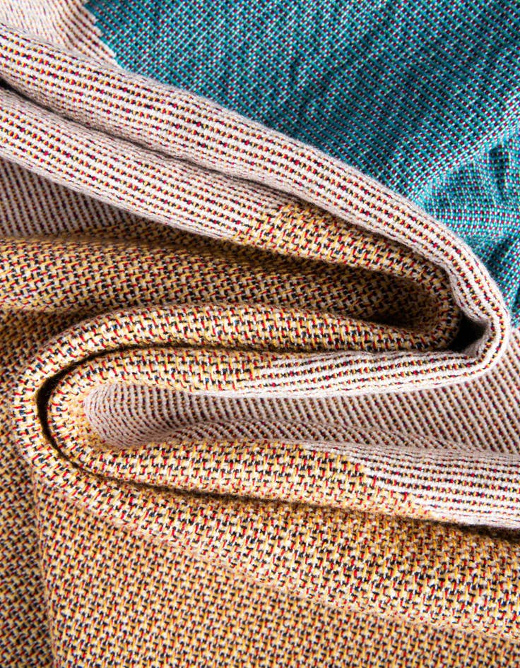 Detail image of 4' 6 x 6' Plate Throw Blanket