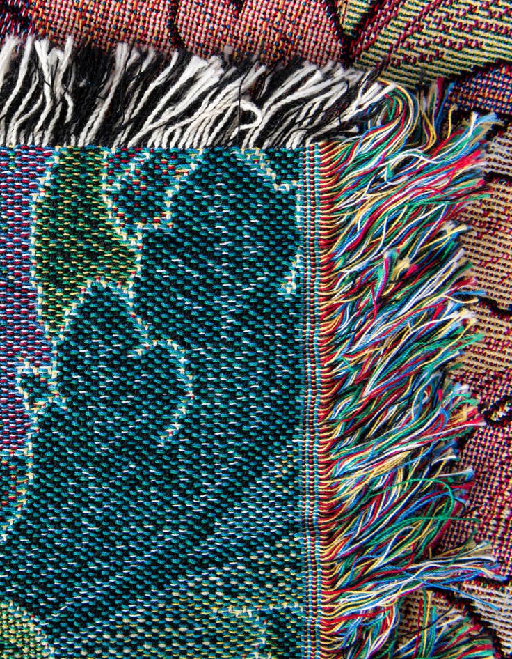 Detail image of 4' 6 x 6' William Morris Acanthus Leaves Sherbet Throw Blanket