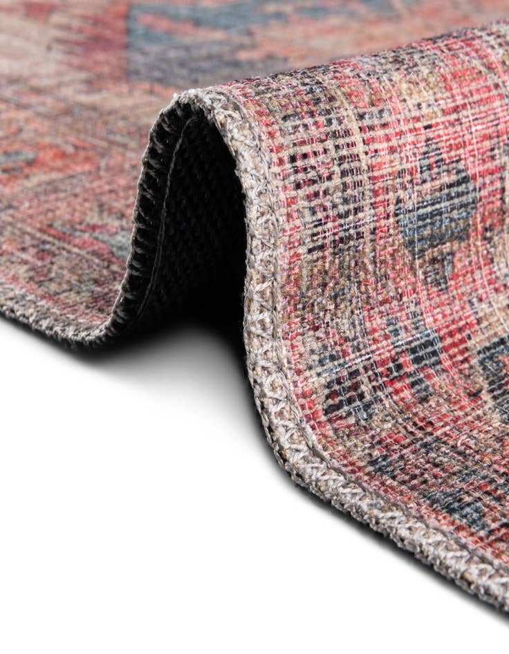 Detail image of  7' 10 x 7' 10  Washable Nostalgia Round Rug