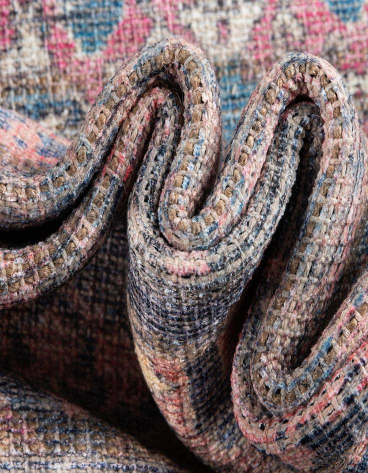 Detail image of  3' 3 x 3' 3  Washable Nostalgia Round Rug