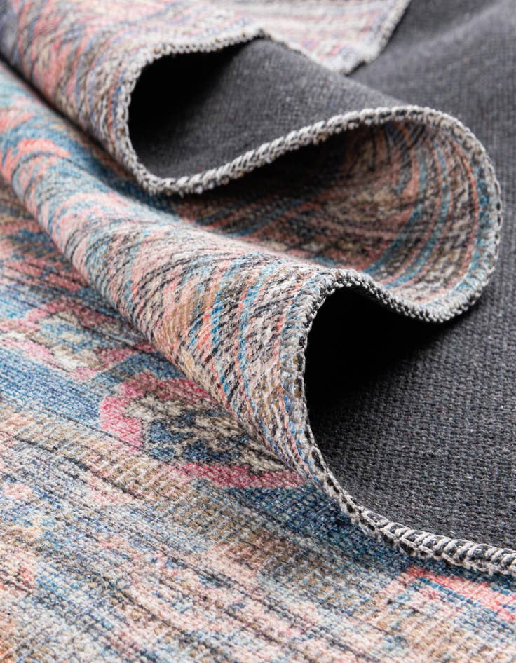 Detail image of  3' 3 x 3' 3  Washable Nostalgia Round Rug