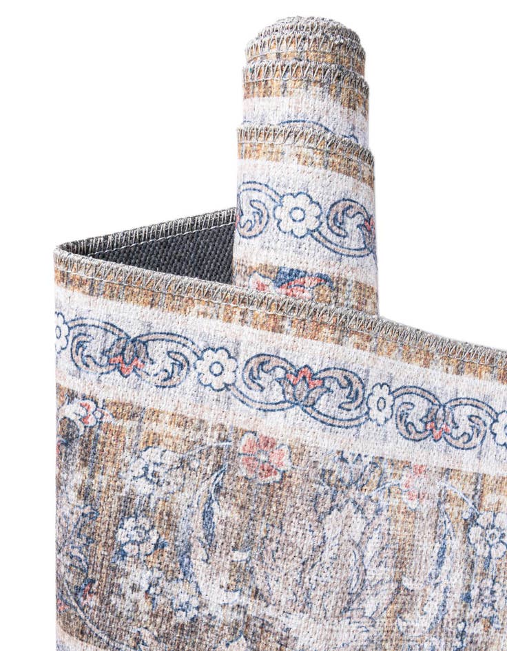 Detail image of  7' 10 x 7' 10 Yara Round Rug