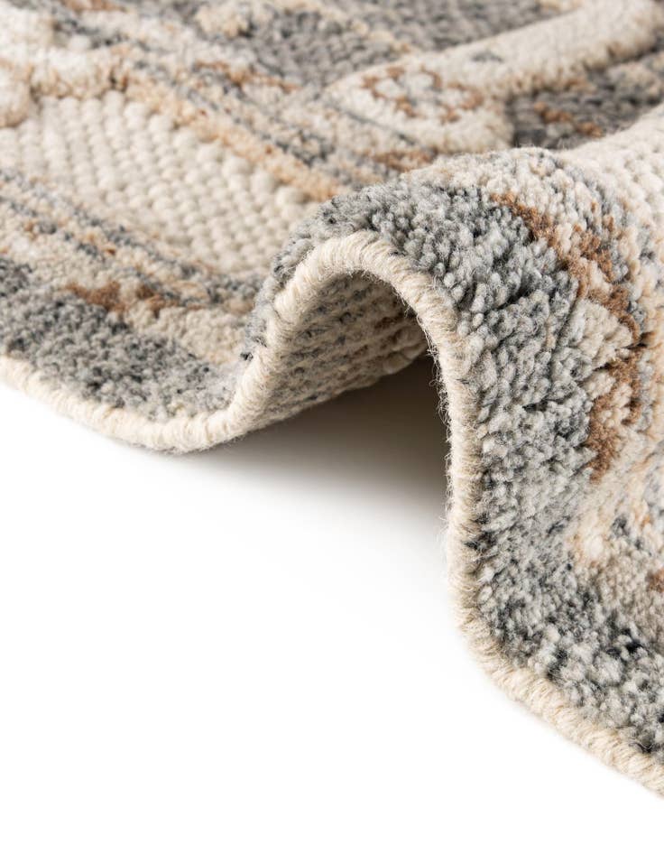 Detail image of  4' 1 x 6' 1  Hand Knotted Sultan Signature Rug