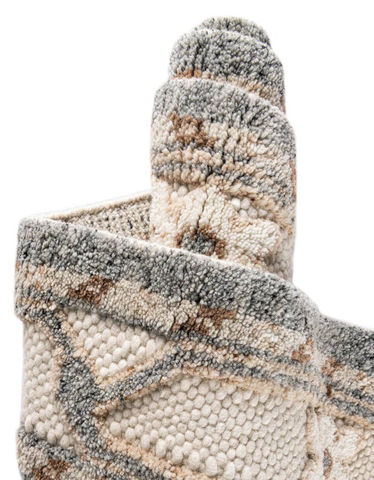 Detail image of  4' 1 x 6' 1  Hand Knotted Sultan Signature Rug