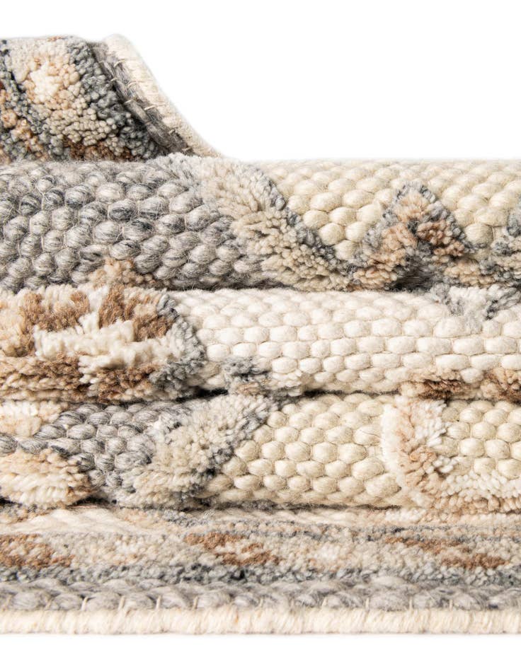 Detail image of  4' 1 x 6' 1  Hand Knotted Sultan Signature Rug