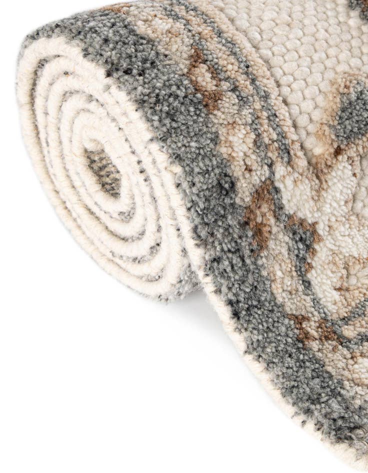 Detail image of  2' 7 x 12'  Hand Knotted Sultan Signature Runner Rug