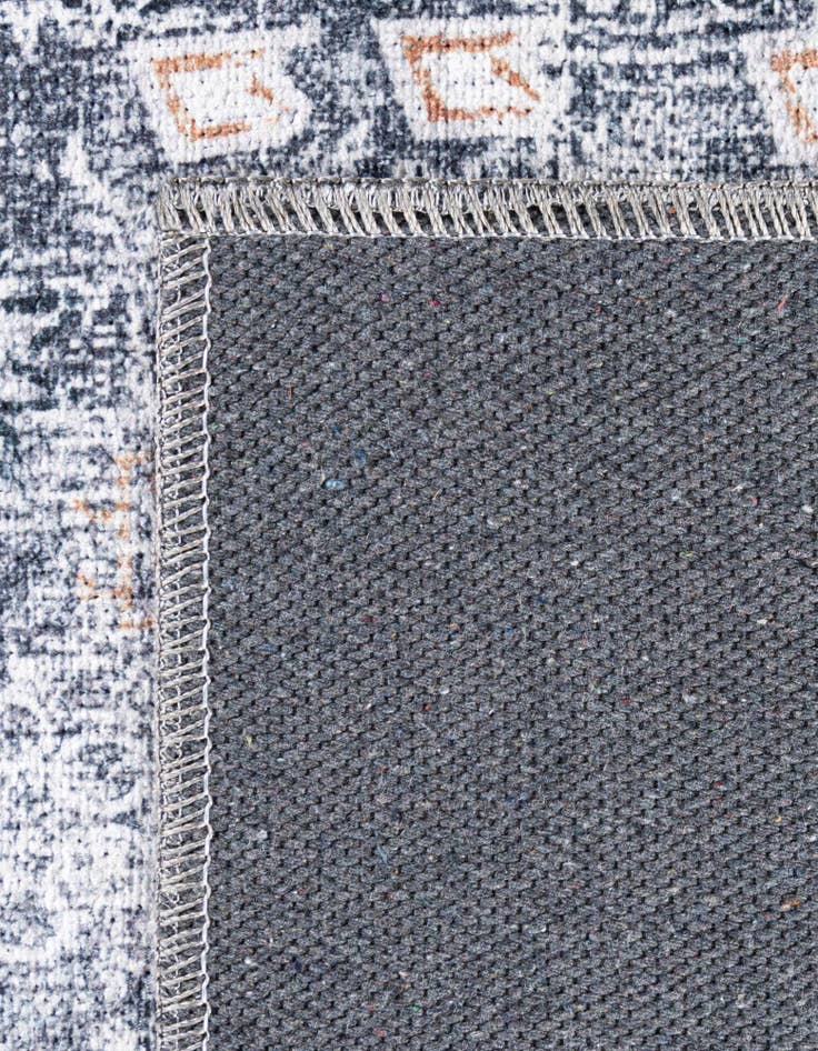 Detail image of  2' 7 x 10' Yara Runner Rug