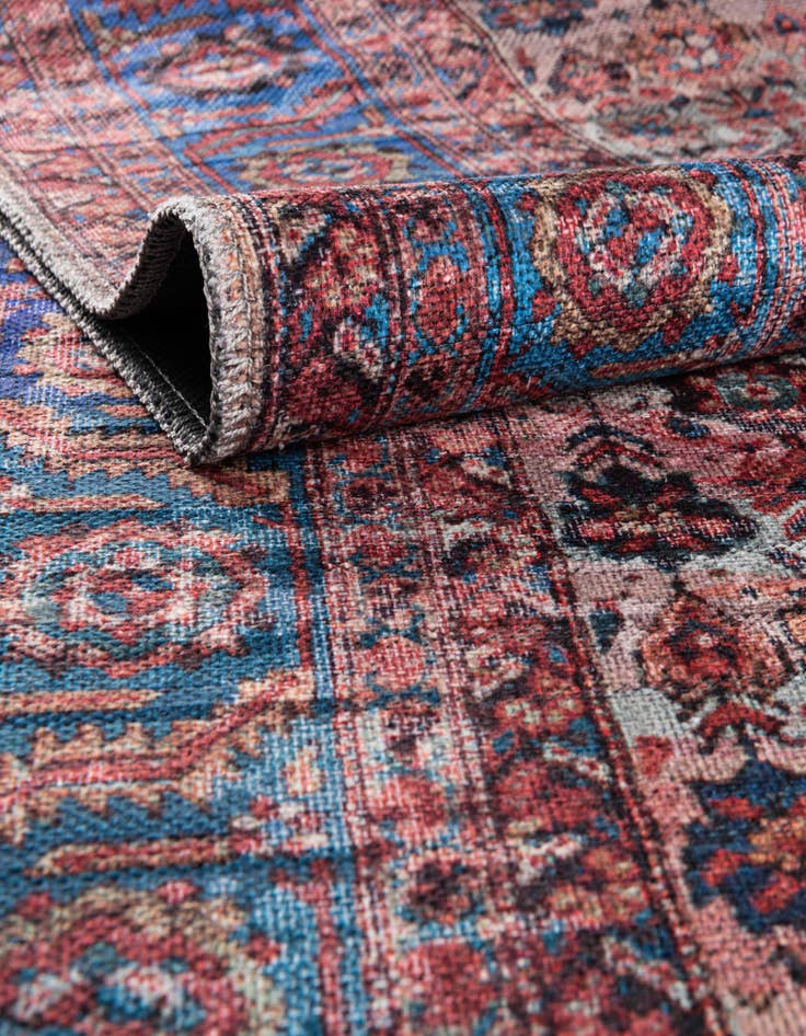 Detail image of  10' 6 x 10' 6  Washable Maahru Round Rug