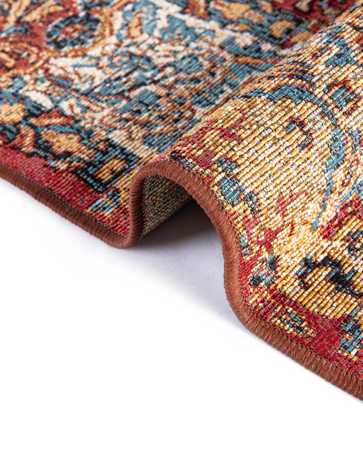 Detail image of  7' 10 x 7' 10  Washable Traditional Indoor / Outdoor Round Rug