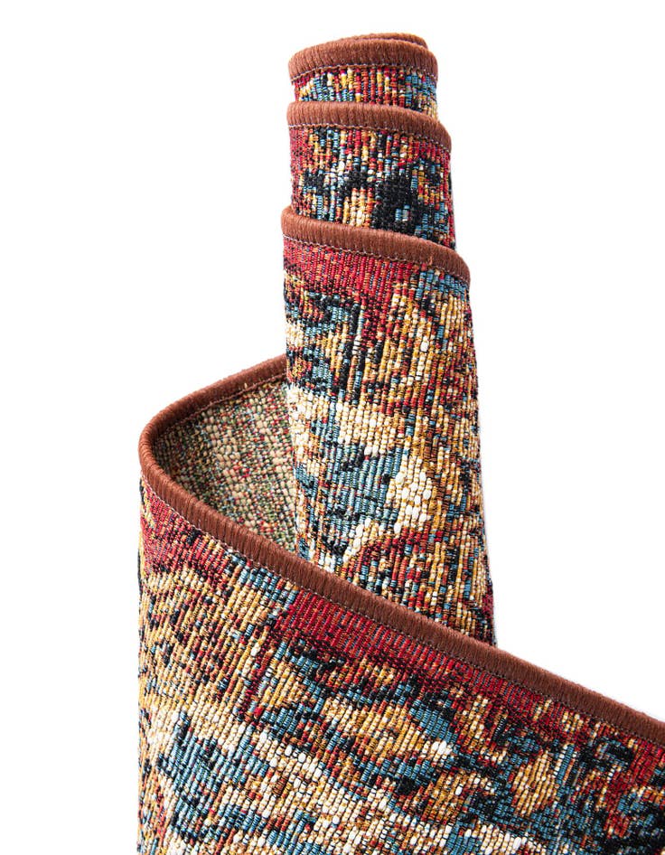 Detail image of  7' 10 x 7' 10  Washable Traditional Indoor / Outdoor Round Rug