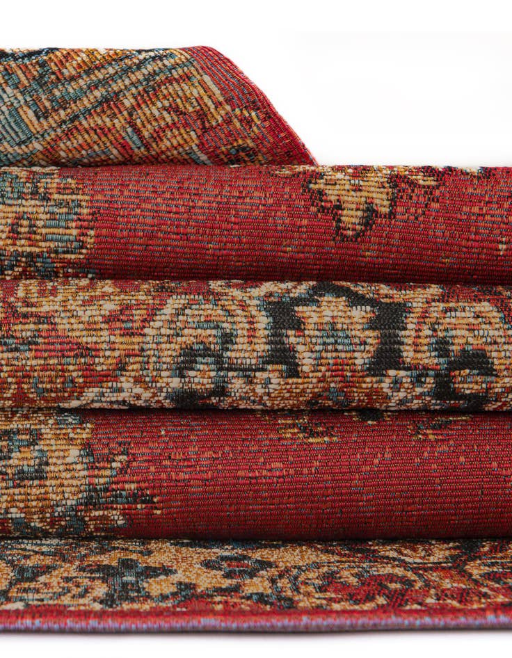 Detail image of  7' 10 x 7' 10  Washable Traditional Indoor / Outdoor Square Rug