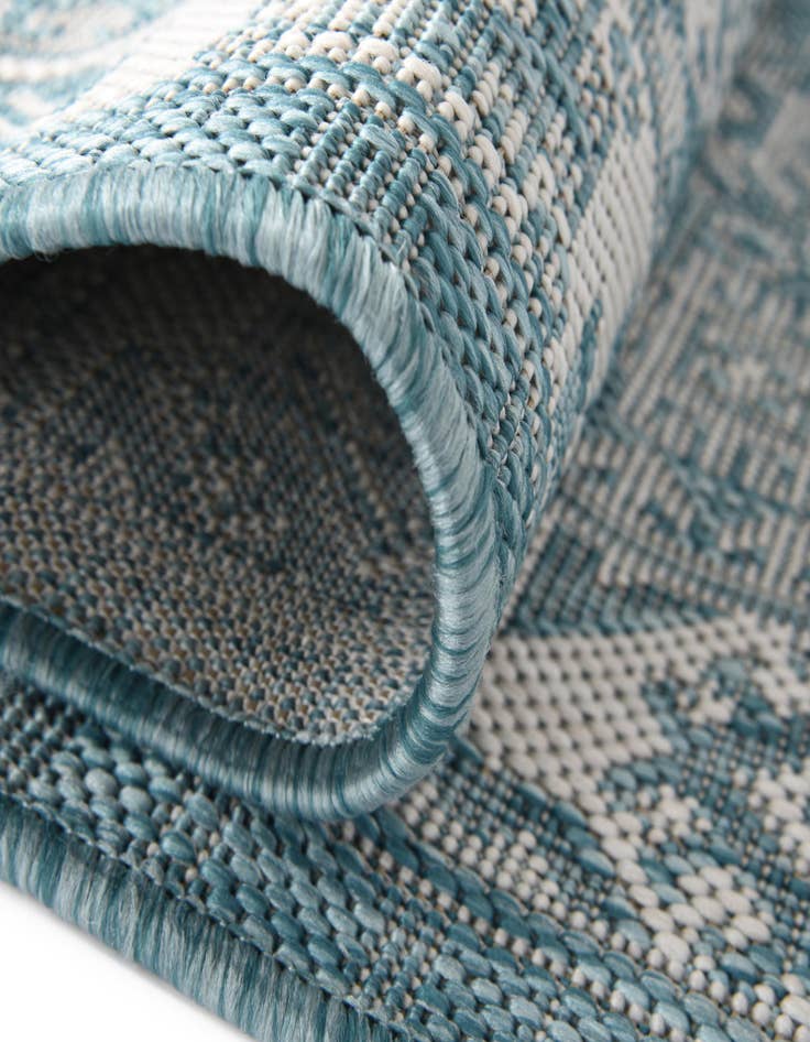 Detail image of  7' 10 x 7' 10  Washable Aztec Indoor / Outdoor Octagon Rug