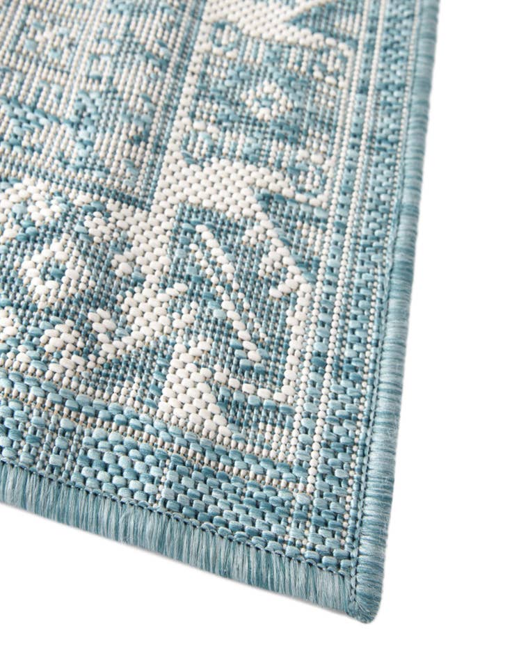 Detail image of  7' 10 x 7' 10  Washable Aztec Indoor / Outdoor Octagon Rug