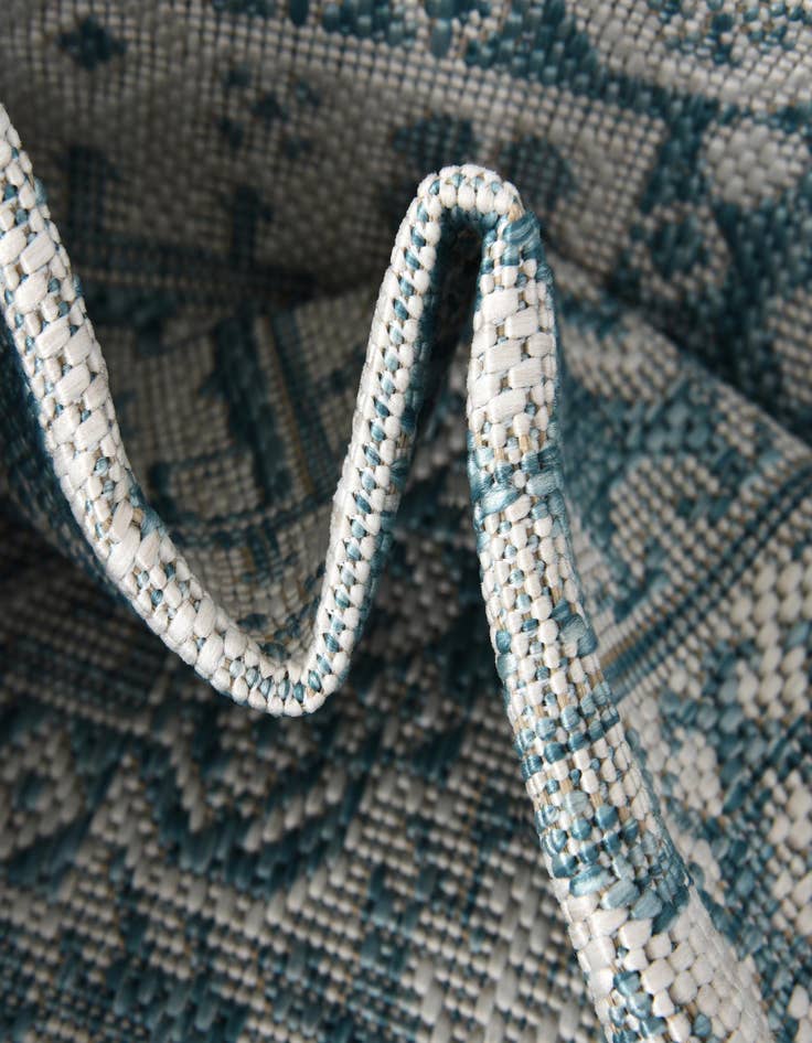 Detail image of  7' 10 x 7' 10  Washable Aztec Indoor / Outdoor Octagon Rug