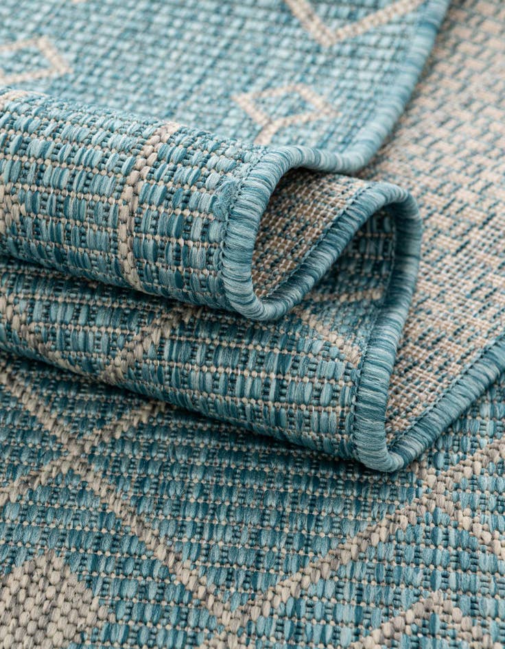 Detail image of  5' 3 x 5' 3  Washable Lattice Indoor / Outdoor Octagon Rug