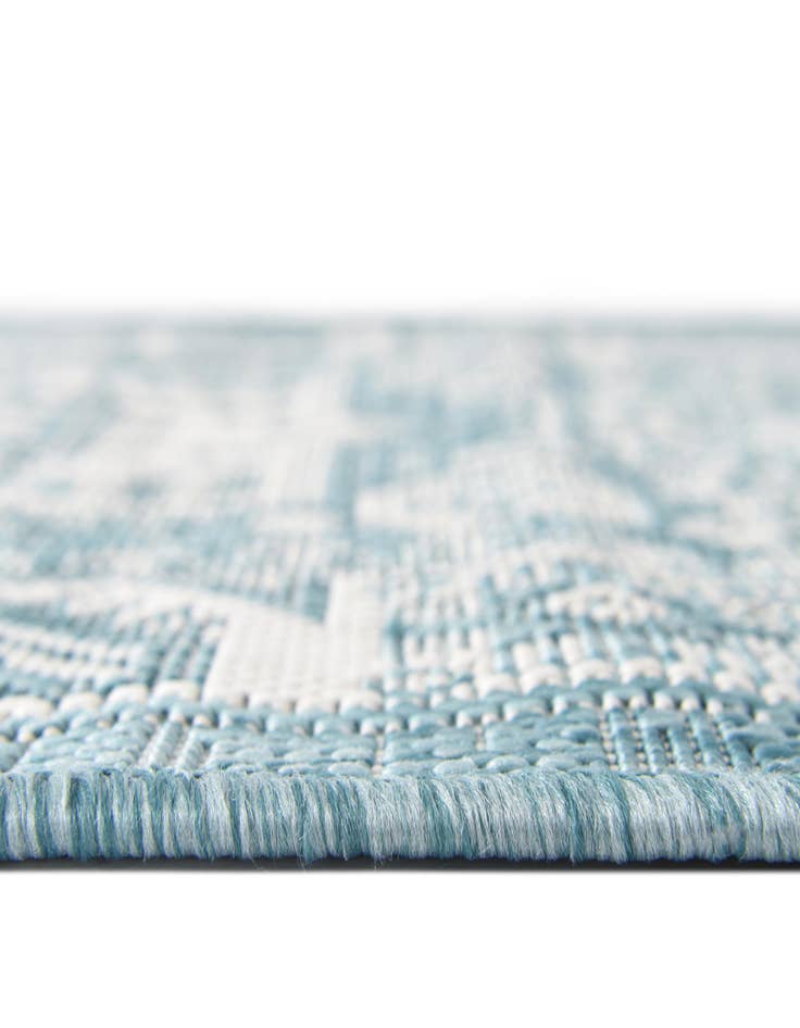 Detail image of  7' 10 x 10'  Washable Aztec Indoor / Outdoor Oval Rug