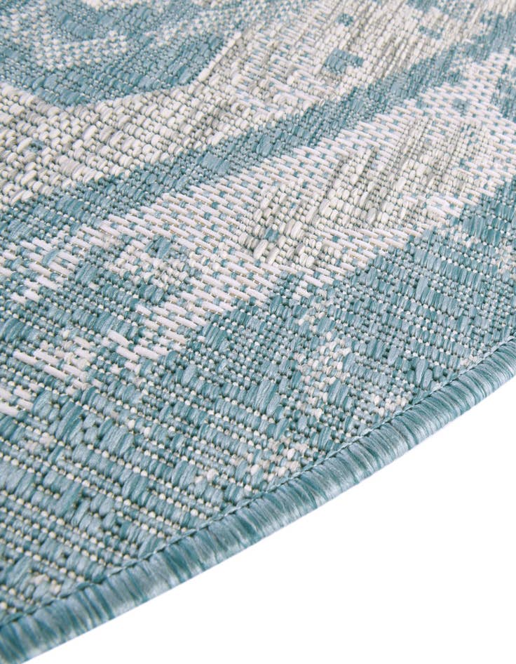 Detail image of  7' 10 x 10'  Washable Traditional Indoor / Outdoor Oval Rug