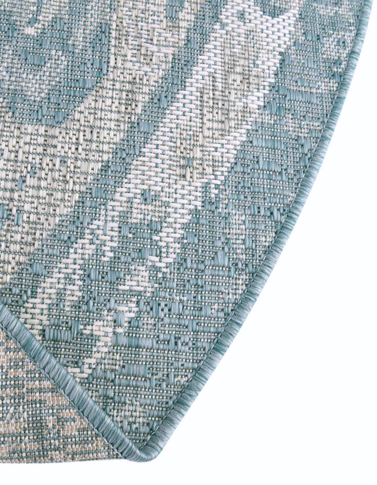 Detail image of  7' 10 x 10'  Washable Traditional Indoor / Outdoor Oval Rug
